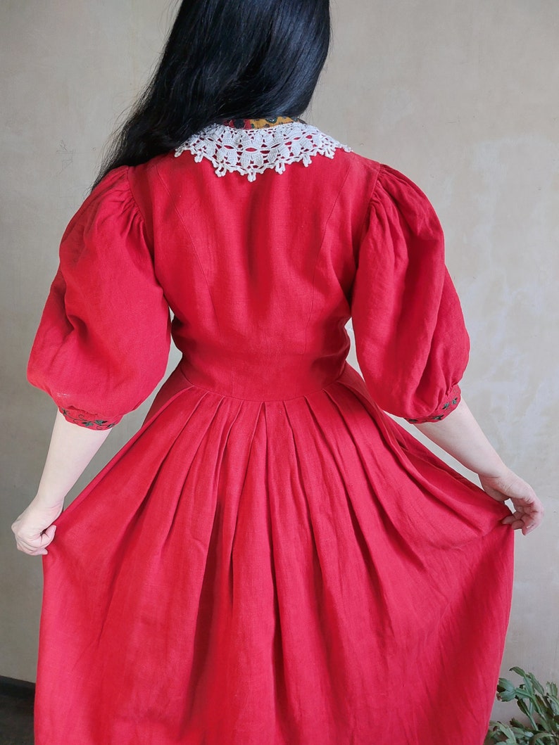 Austrian Bavarian dirndl folk red linen embroidered maxi dress with puff sleeves and white lace collar. Sportalm German 40 zdjęcie 3