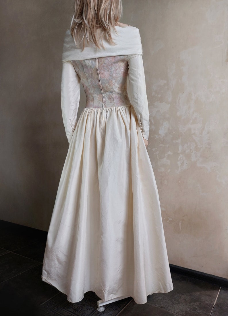 LAURA ASHLEY Vintage 80s silk tapestry rare ivory collection wedding dress with lacing and bow. Victorian / medieval bridal dress. UK 10 image 6