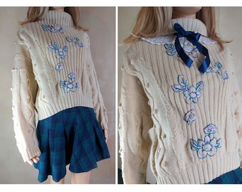 Handmade popcorn knitted soft wool ivory cardigan with floral handmade embroidery and with wide collar. Hand knitted M-L