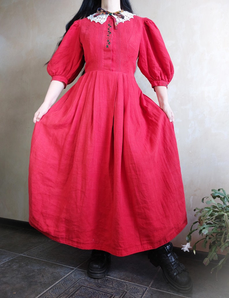 Austrian Bavarian dirndl folk red linen embroidered maxi dress with puff sleeves and white lace collar. Sportalm German 40 zdjęcie 2