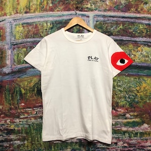 Comme des garçons play tee