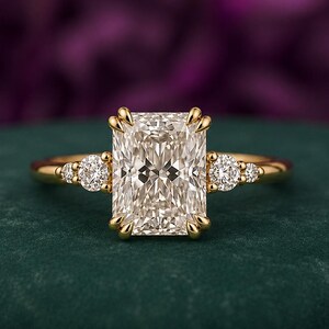 Vintage Radiant Cut Moissanit Verlobungsring, Doppel Prong Set Ehering für Frauen, Art Deco Schmuck, 5 Stone Jubiläumsring für Sie
