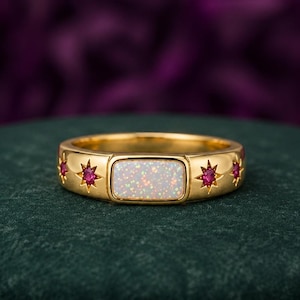 Sternenring mit Opal und Rubin, himmlischer Goldring, rechteckiger Opal-Verlobungsring, einzigartiges Stapel-Schmuckstück, Geschenk im Boho-Stil, Stapelring