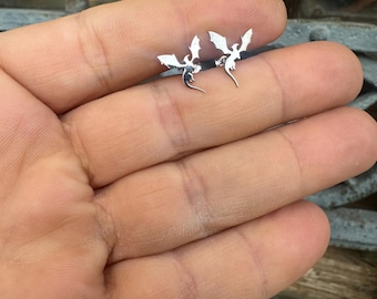 Pendiente de dragón mítico de 14k - Pendientes de dragón en plata de ley - Joyas míticas únicas para amantes de la fantasía