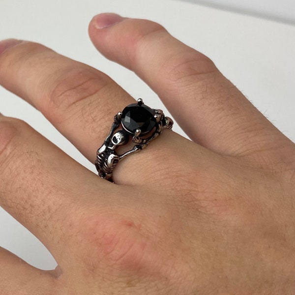 Bague en pierre gothique squelette pour hommes, bague squelette pour hommes, bague en os pour hommes, bague en pierre noire pour hommes, bague Grunge, bague Streetwear UK, bague pour hommes UK