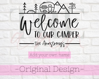 Camper svg - Welkom bij onze camper svg - Camping svg - Camper teken svg - Camper naambord svg - Camp svg - Aanhangwagen teken svg - Aanhangwagen svg