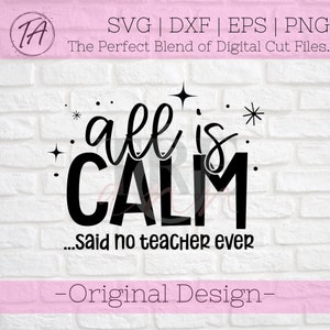 Puede incluir: Gráfico de texto en blanco y negro que dice "all is calm...said no teacher ever" con estrellas alrededor del texto. El texto está sobre un fondo de ladrillo blanco.
