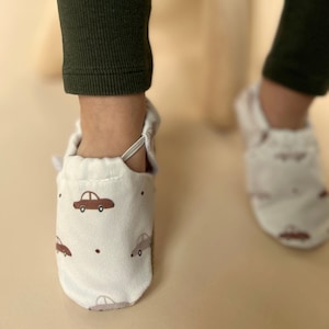 vegane Barfussschuhe I Lauflernschuhe I Babyschuhe I Krabbelschuhe I Premium Baumwolle I Schadstofffrei Babyschuhe I Motiv Cars Bild 1