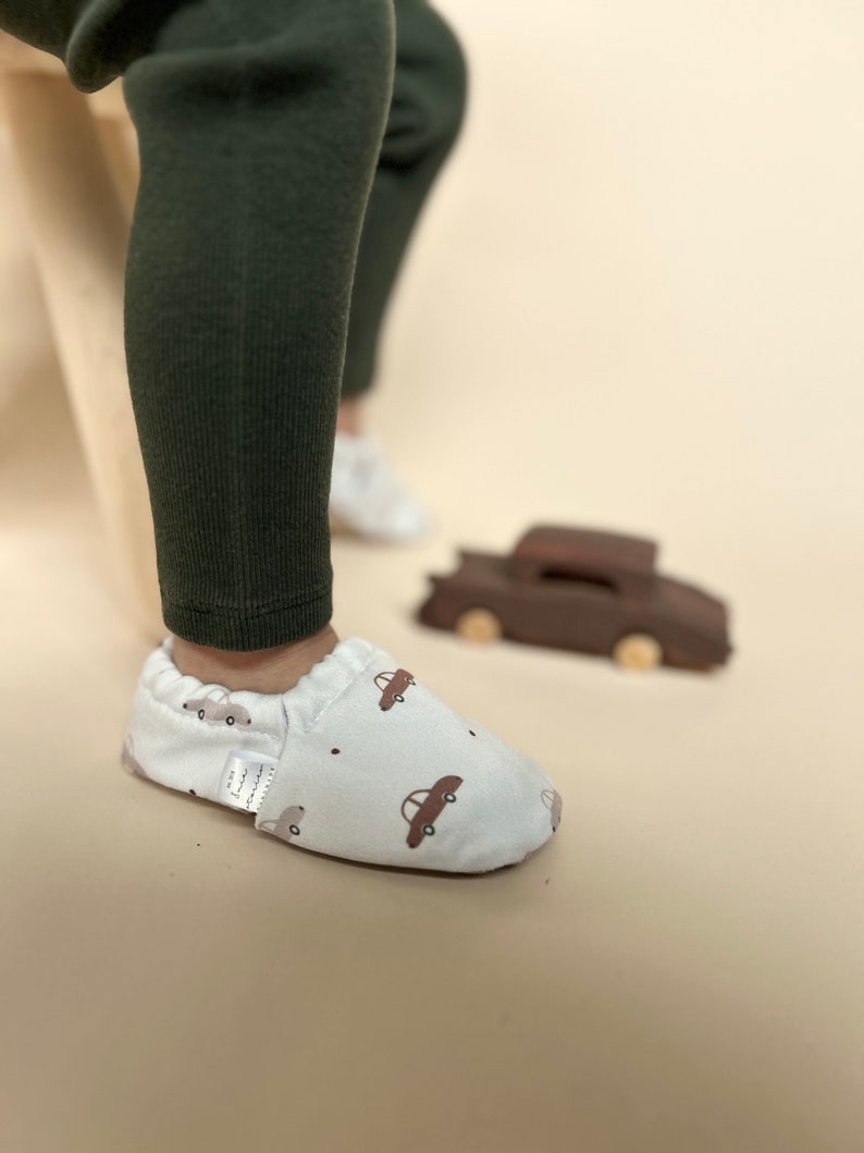 vegane Barfussschuhe I Lauflernschuhe I Babyschuhe I Krabbelschuhe I Premium Baumwolle I Schadstofffrei Babyschuhe I Motiv Cars Bild 2