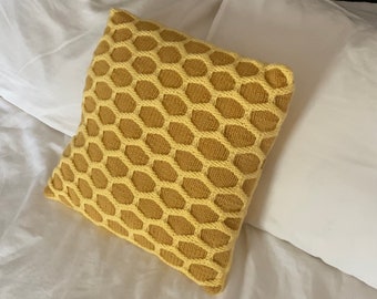 KNITTING PATTERN // Honeycomb Pillow