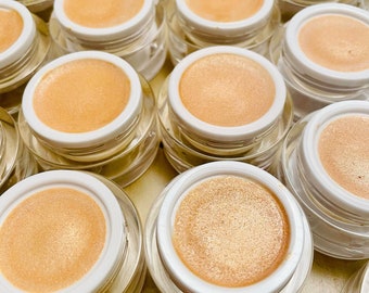 Natural Dewy Highlighter: Chemical-Free Glow