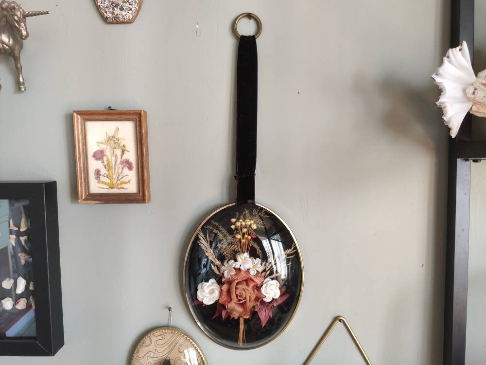 Cadre Oval Bombé avec Composition Florale