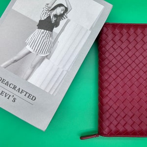 Cartera larga de piel de oveja con cremallera para mujer, bolso de mano de cuero genuino ligero y suave, nuevo regalo para madre rojo brillante de alta calidad.