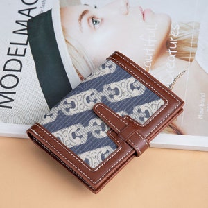 Nuevo diseño de nicho, billetera plegable de cuero de estilo simple para celebridades de Internet, billetera con estampado de piel de vaca para mujer, textura de estilo corto