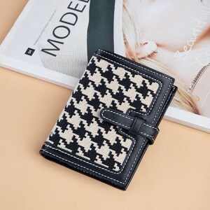 Nouveau portefeuille en cuir de vachette imprimé Portefeuille court pliant en cuir texturé pour femmes de style simple