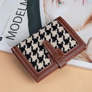 Portefeuille en cuir de vachette de style nouveau Portefeuille court pliant en cuir texturé pour femmes de style simple