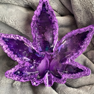 Purple resin ashtray - marijuana leaf