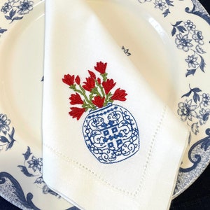 Embroidered Chinoiserie Ginger Jar Napkin / Ginger Jar with Tulips Napkin / Blue Blanc Vase With Flowers Napkin / Vintage Linen Napkin
