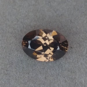 Circón ovalado de 9x6mm. Circón nigeriano.  Piedra preciosa suelta facetada