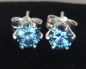 Pendientes de zafiro azul Montana. Zafiros de Rock Creek Montana. Piedras preciosas americanas facetadas.