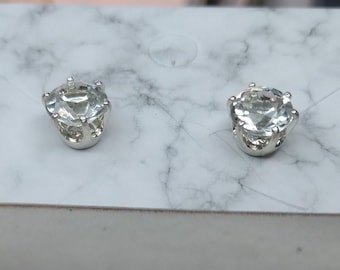 Pendientes de cuarzo.  2,02 unidades. Piedras preciosas facetadas.  Claro y muy reflectante.