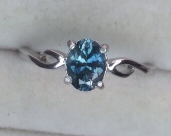 Montana sapphire ring.  Oval rock creek Montana sapphire. Faceted American gemstone. 0.87ct sapphire