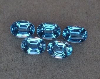 Topacio azul ovalado de 7x5mm.  Piedra preciosa suelta facetada.  El precio es para un topacio azul ovalado