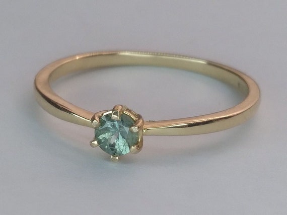 Montana sapphire.  14k yellow gold ring size 8. Rock creek Montana sapphire in 3.5mm.