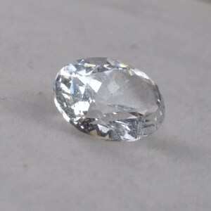 Goshenight.  Berilo incoloro.  Corte ovalado a 5.19ct 14x10mm. Piedra preciosa suelta facetada.