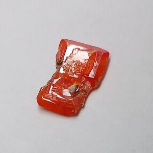 Wulfenite crystal from the red cloud mine.  Arizona.  18.9ct. Rare mineral specimen.  Terminated crystal.
