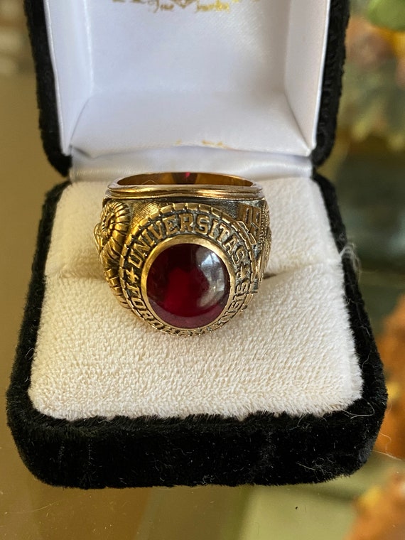 Wonderful vintage 1960’s Fordham Ring.