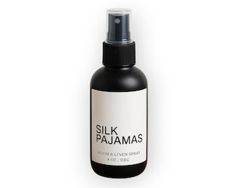 Seiden-Pyjamas und Leinen-Spray