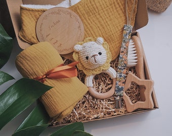 Coffret cadeau personnalisé pour nouveau-né : jouet au crochet fait main et ensemble de mousseline