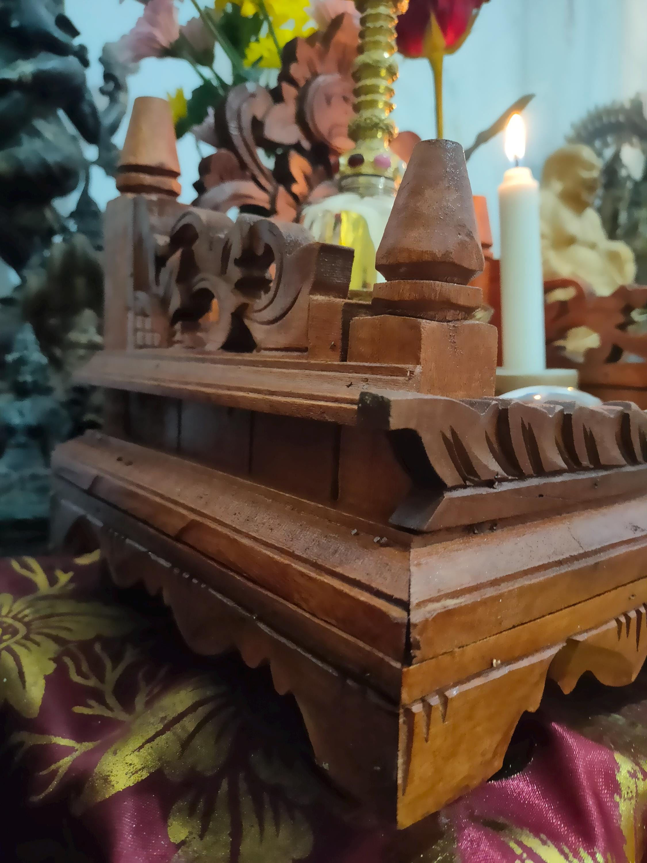 Vintage Teak Singhasan With Carved Horse Heads - Ca 1950's Vintage Teak Singhasan With Carved Horse Heads - Ca 1950's
