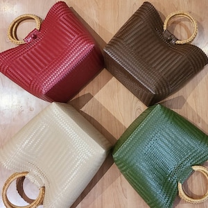 Bolsas de verano. Bolsas de compras reutilizables tejidas / bolsas de playa en polipropileno.
