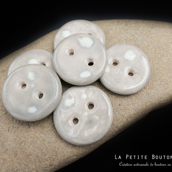 Lot de 3 boutons ronds en céramique - Email gris clair et blanc - Travail artisanal - Handmade ceramic buttons -