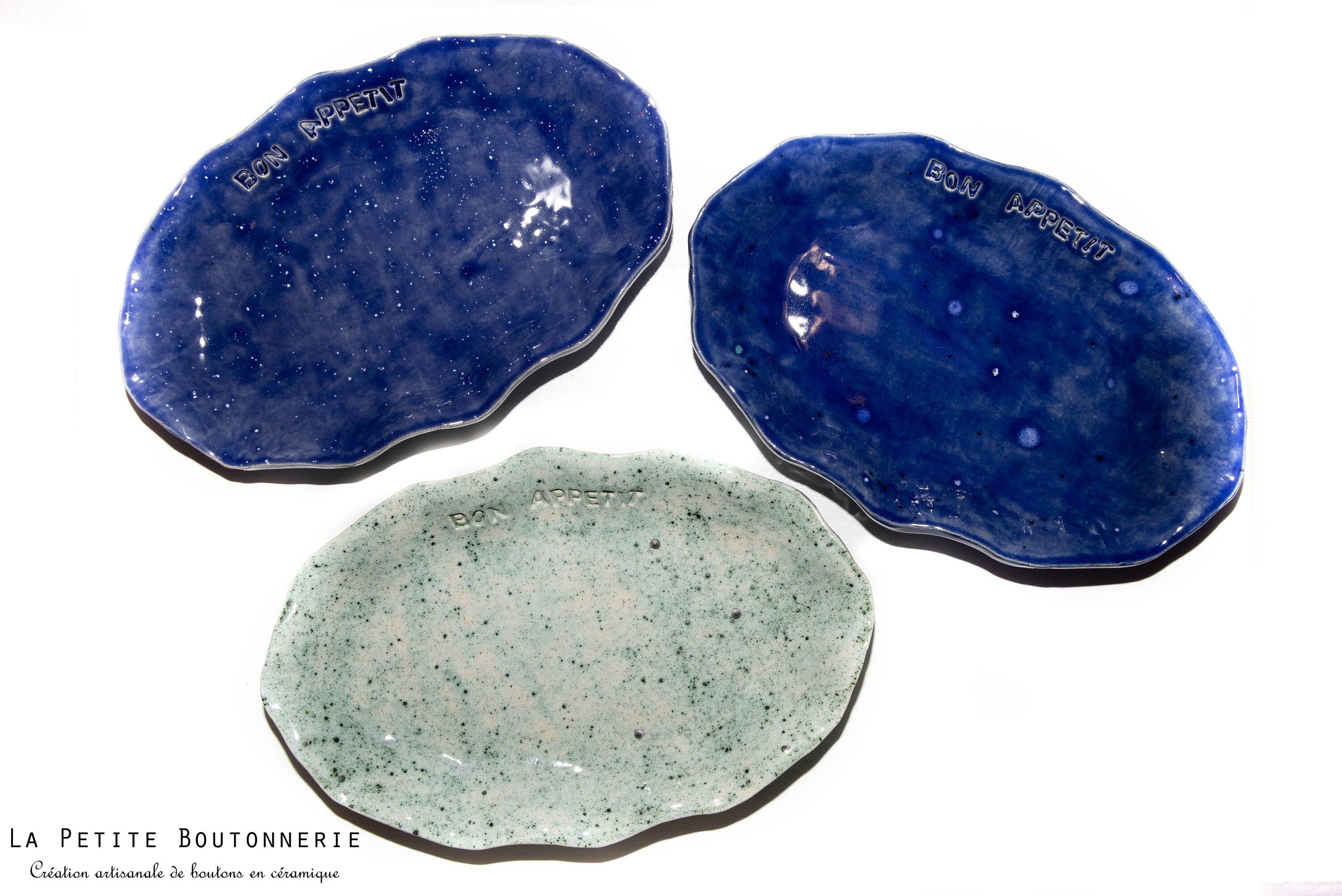 Assiette de Présentation Artisanale - Petit Plat en Céramique avec Mention Bon Appetit Gravée Creux/