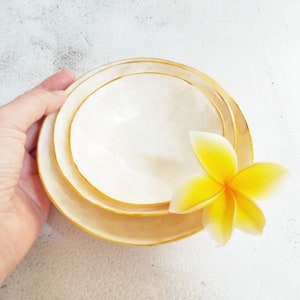 Juego de 3 platos redondos de concha de Capiz, plato de baratija blanca, plato para servir concha de Capiz, plato de anillo Rond, bandeja de baratijas de joyería, tazón pequeño