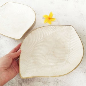 Set of 2 Classic Capiz Shell Plate, White Fruit Plate, Capiz Shell Serving Dish, White Serving Tray, Sea Shell Bowl