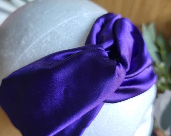 Diadema turbante de nudo retorcido de satén azul y morado para damas de honor