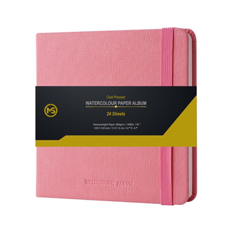 Puede incluir: &Aacute;lbum de papel para acuarela rosa con una etiqueta negra y dorada que dice "Cold Pressed Watercolor Paper Album 24 Sheets Heavyweight Paper 300gsm/140lbs/M 120 x 120 mm/12 x 12 cm/4.7" x 4.7""