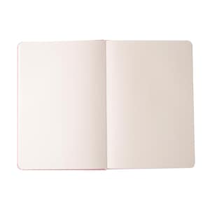 Puede incluir: Un cuaderno rosa abierto, con p&aacute;ginas en blanco de color crema. El cuaderno est&aacute; plano, revelando las p&aacute;ginas interiores. Los bordes de las p&aacute;ginas son redondeados y la encuadernaci&oacute;n es visible. El cuaderno est&aacute; sobre un fondo blanco.