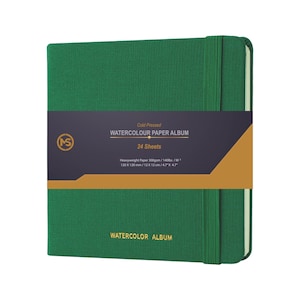 Puede incluir: &Aacute;lbum de papel para acuarela verde con 24 hojas de papel prensado en fr&iacute;o. El &aacute;lbum mide 12 x 12 cm y tiene un papel de peso pesado de 300 g/m&sup2;.
