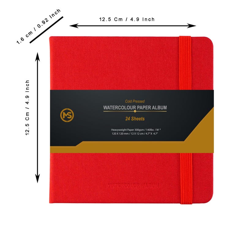 Puede incluir: &Aacute;lbum de papel de acuarela rojo con una etiqueta negra y dorada que dice "Cold Pressed Watercolor Paper Album 24 Sheets". La etiqueta tambi&eacute;n incluye las dimensiones del papel: 12 x 12 cm.