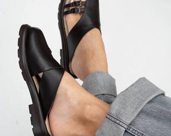 Very comfortable black leather backless sandals