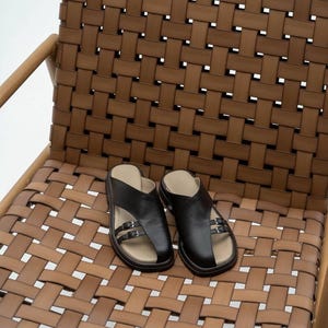 Very comfortable black leather backless sandals image 3