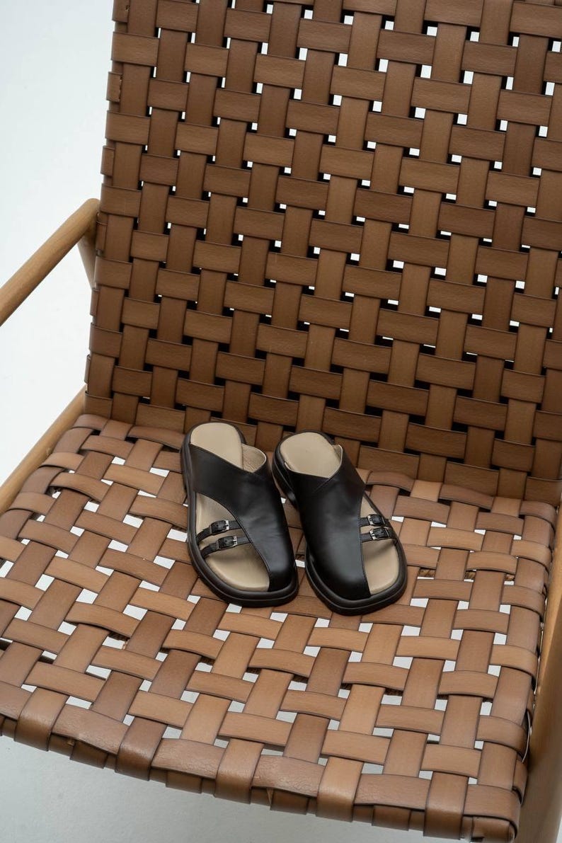 Very comfortable black leather backless sandals image 3