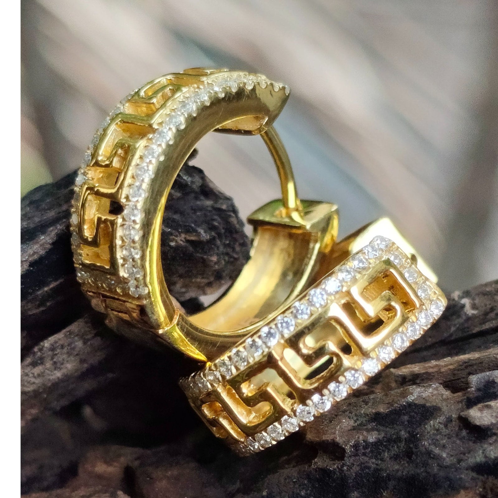 Orecchini Hoop Uomo Placcati Oro 14k Orecchini A Cerchio Uomo In Argento Sterling 925 Placcati Oro 14K - Con 20 Zirconia Cubica, Diametro 8 Mm, Stile Hip Hop Les Copains Uomo - Foto 8