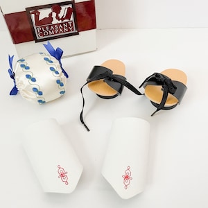 1st YEAR RELEASE! Retired, vintage 1992 Pleasant Company Felicity’s Muff, Mitts and Pattens with original box...vintage, retired