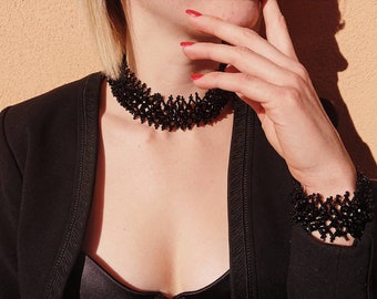 C'est… de la part de… Mathilda. Jean Reno~~Léon • Parure collier et bracelet •